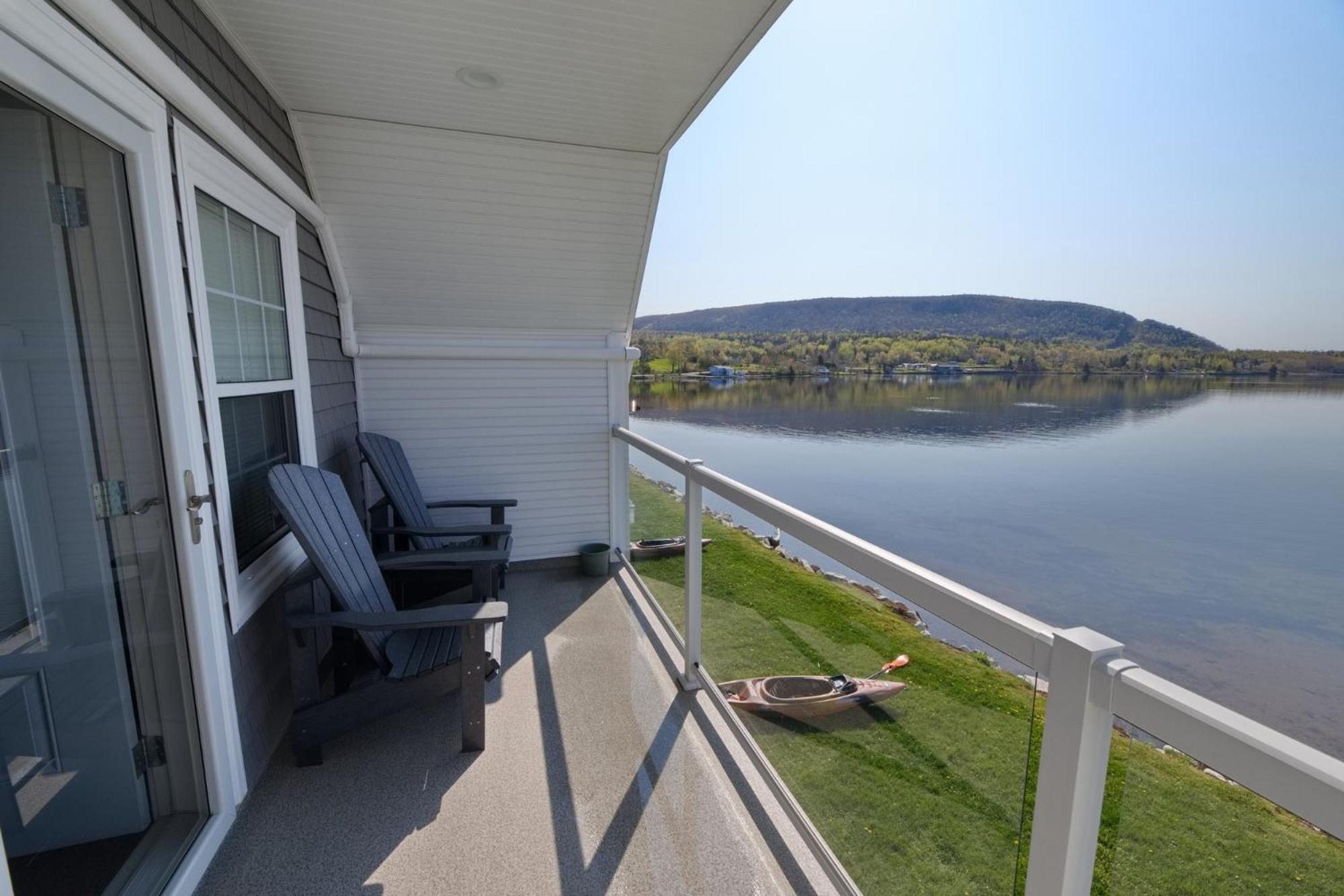 Keltic Quay Cottages & Bayfront Lodge Whycocomagh Exterior photo